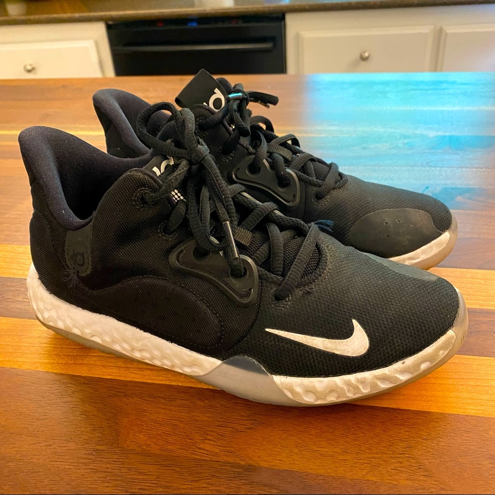 Nike Kyrie KD Sneakers. 4.5 Y